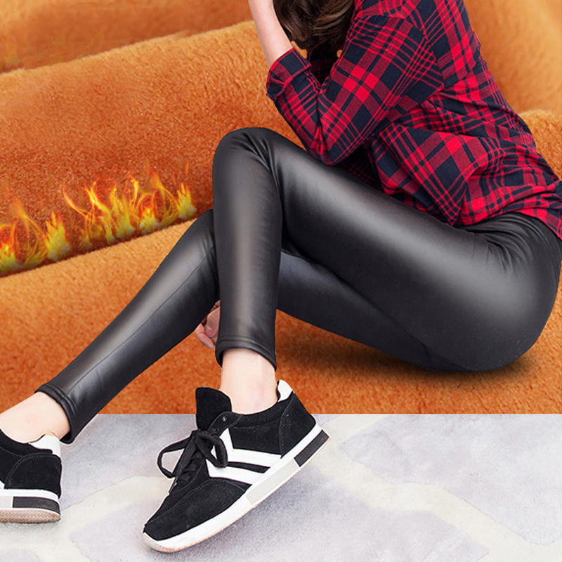 紧身皮裤如何显腿长,紧身的皮裤很能修饰腿型