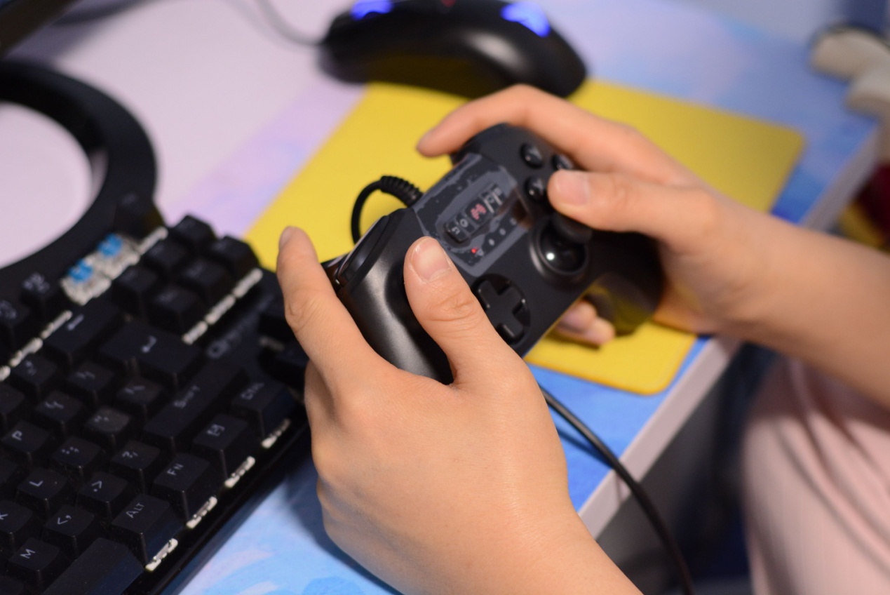 北通斯巴达游戏手柄连接switch,北通斯巴达3手柄连iphone玩游戏