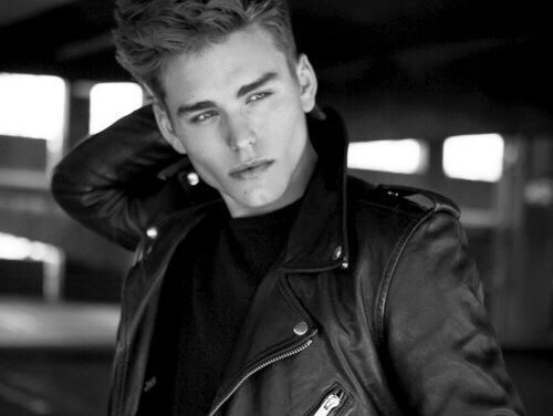 皮衣穿搭男生霸气,皮衣穿什么内搭比较好看