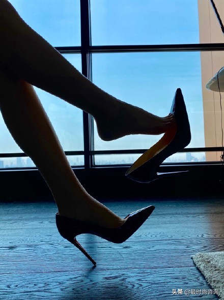 盘点5款超A高跟鞋,穿上它,腿不是腿,是塞纳河畔的春水