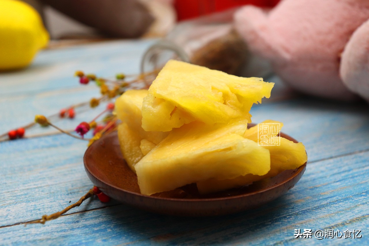 菠萝需要用盐水泡多久才可以吃呢,菠萝是用盐水泡多长时间才可以吃