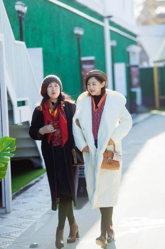 婚纱照创意多重曝光,何雯娜惊艳体操服婚纱照