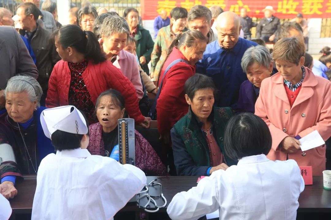 卫生院不忘初心牢记使命义诊活动,不忘初心帮扶义诊暖人心