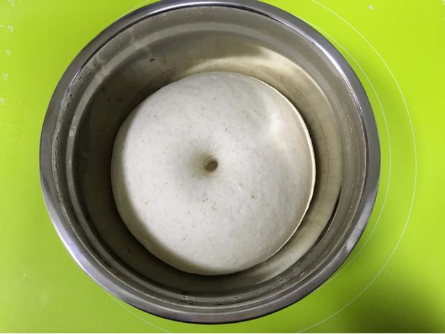 自己蒸的馒头有嚼劲不蓬松,自己蒸的馒头有点粘是怎么回事