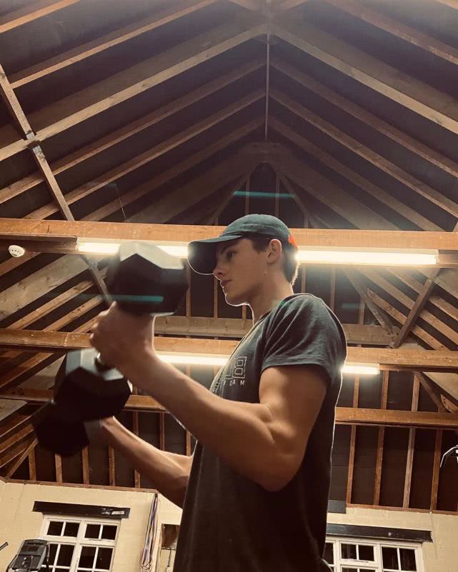 16岁澳大利亚混血儿帅哥,澳大利亚16岁巨帅男孩