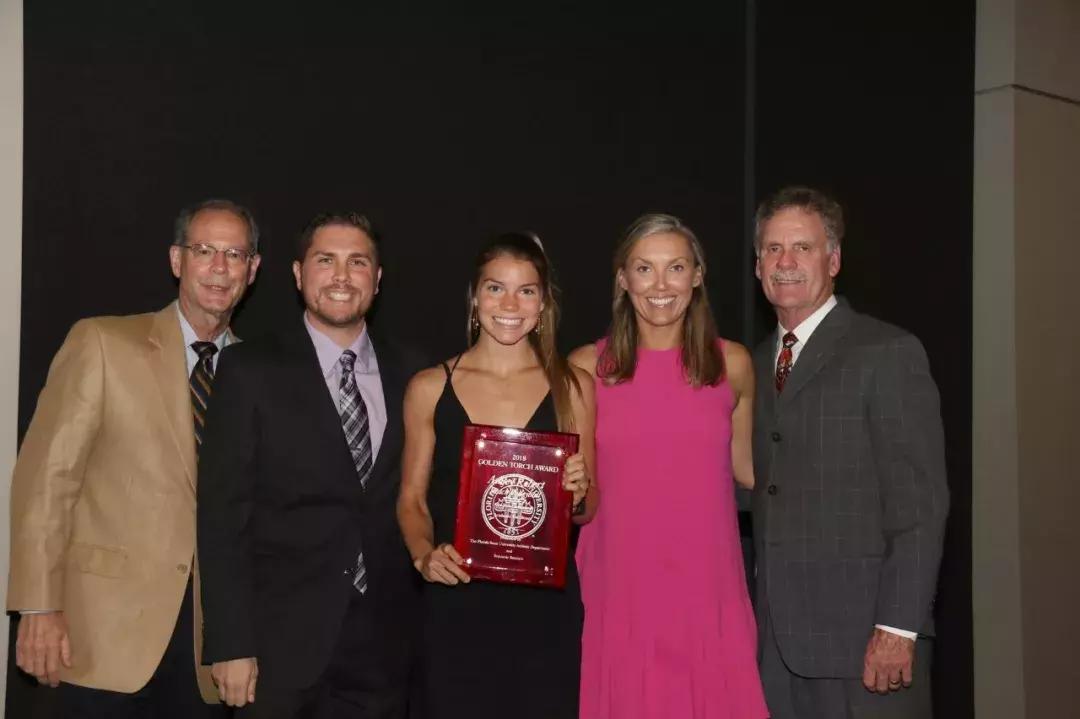 绽放在美国大学女足赛场上的中国铿锵玫瑰！她是全美冠军