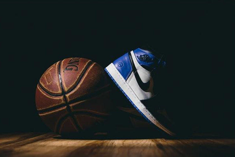 aj不属于耐克吗,莆田鞋板鞋aj纯原和正品差距大吗