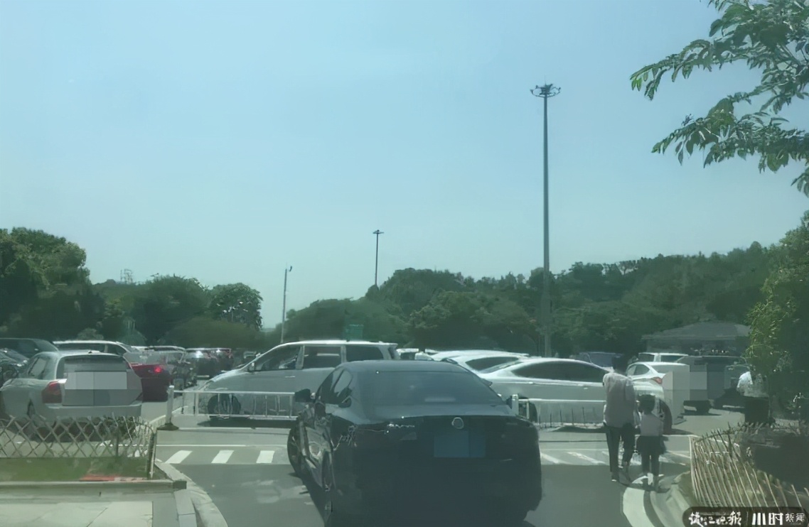 杭州东站堵车现状,杭州东站出现大量人员滞留