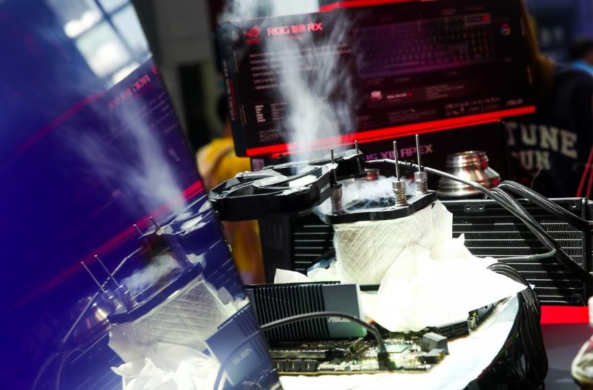 梦幻联动二次元狂欢ROG信仰星球空降BW2021