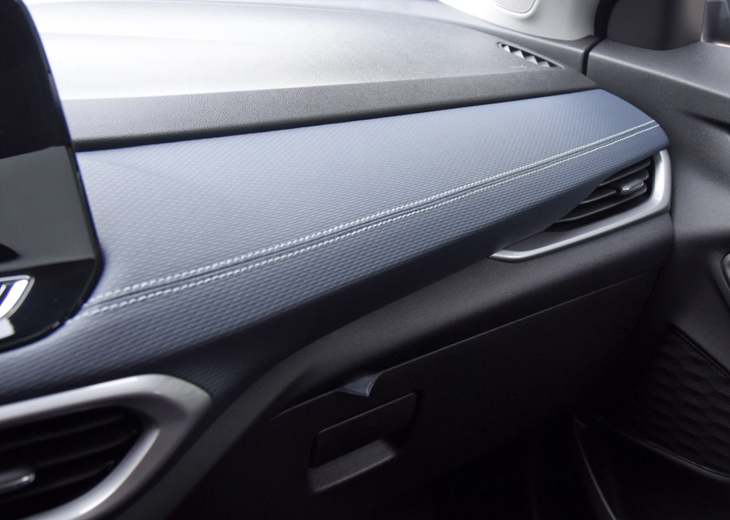 圣诞大战一触即发，新一代创酷还是柯米克？