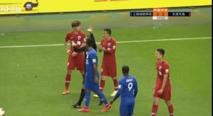 中超焦点战役最新消息,中超关键战再现争议判罚