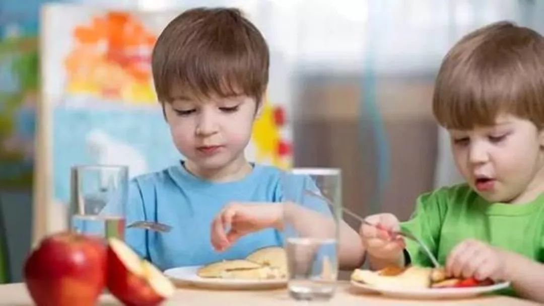 孩子特别贪吃不学习,孩子经常贪吃怎么教育他