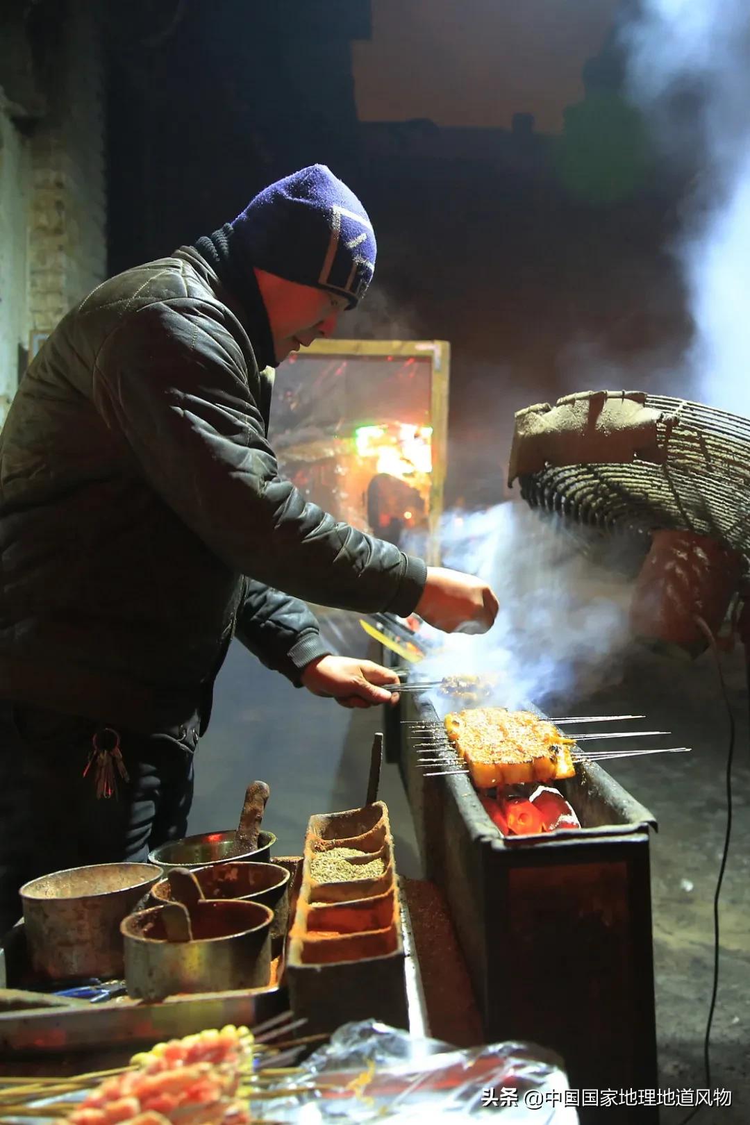 鹤岗东北烧烤,在鹤岗4个人吃一顿正宗东北烧烤