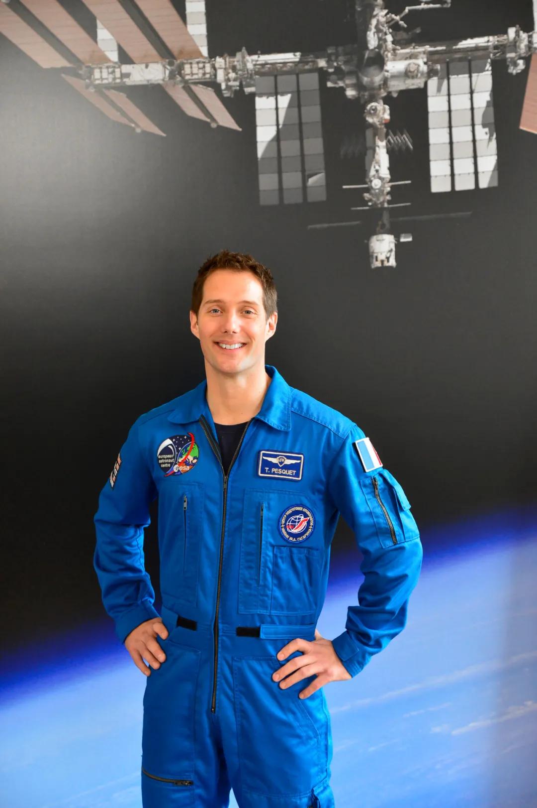 被这个法国帅气宇航员迷倒！网友：法国人真TM浪漫