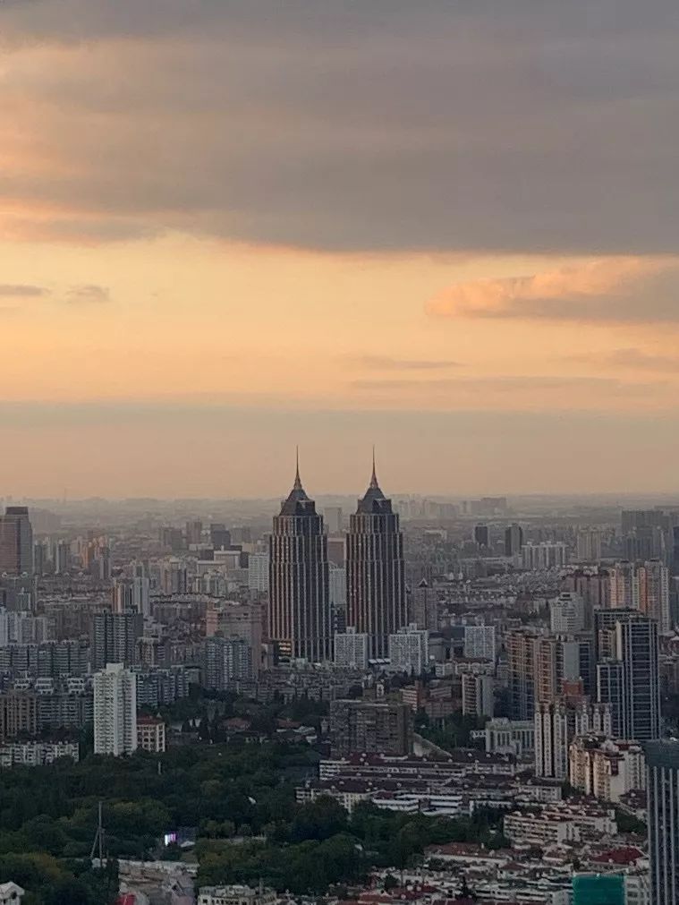 变焦是放大的意思吗,变焦跟主摄裁切对比