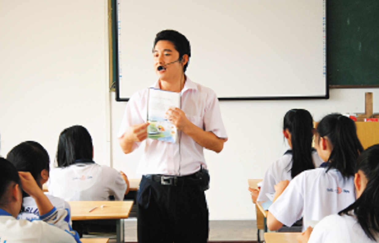 用扩音器上课对学生有影响吗,规定小学上课可以用扩音器吗