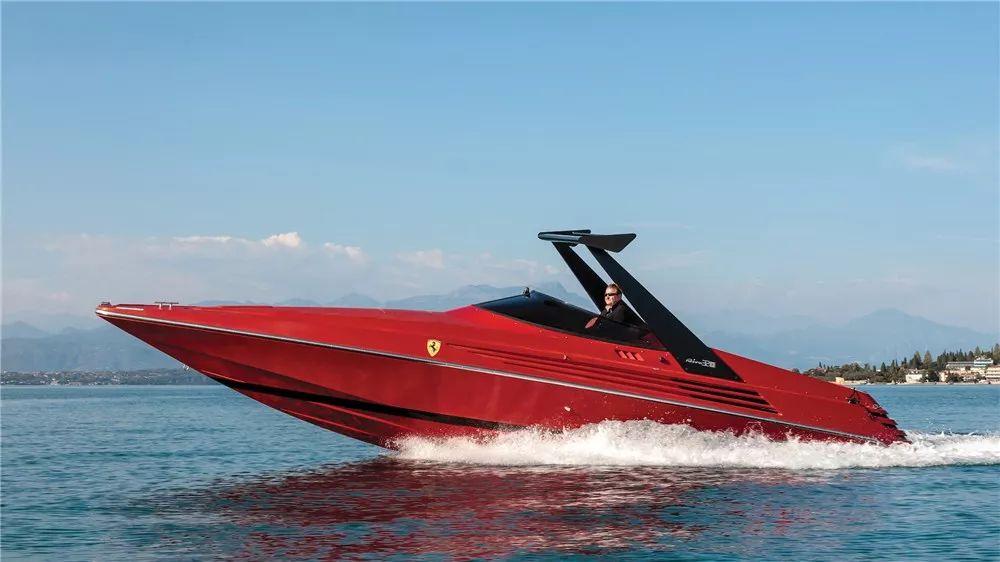 开过我们的豪车，再坐一坐我们的游艇！