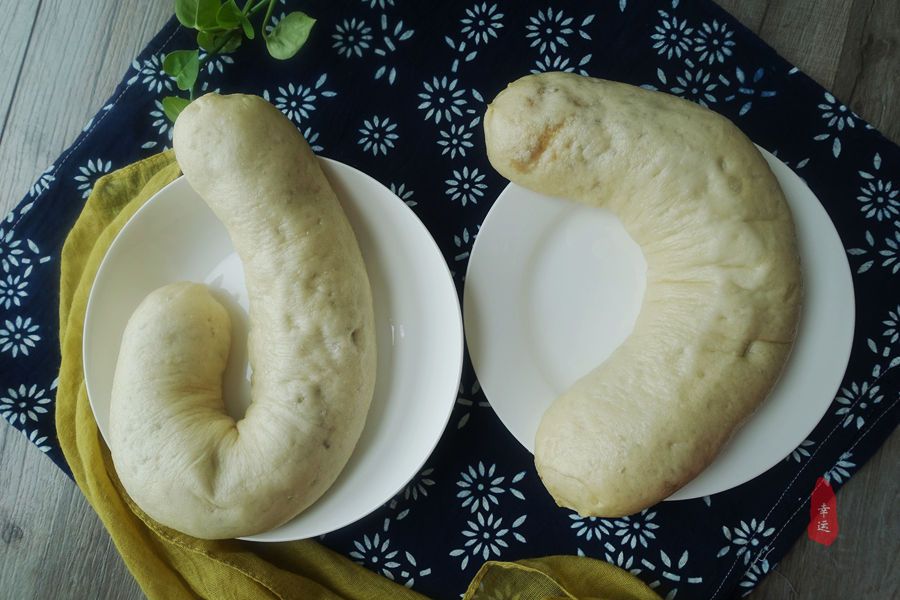 懒笼比包子、饺子都省事,盘在笼屉中,蒸熟后切开,家人分着吃