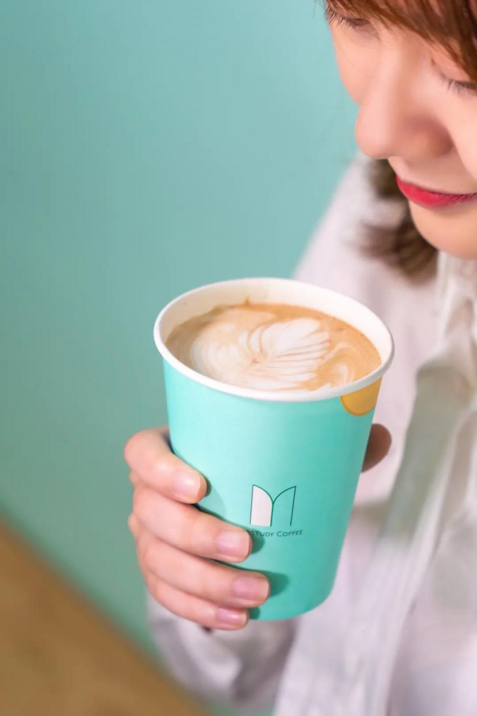 体育西「咖啡研究所」，竟对老广的菠萝啤下手了