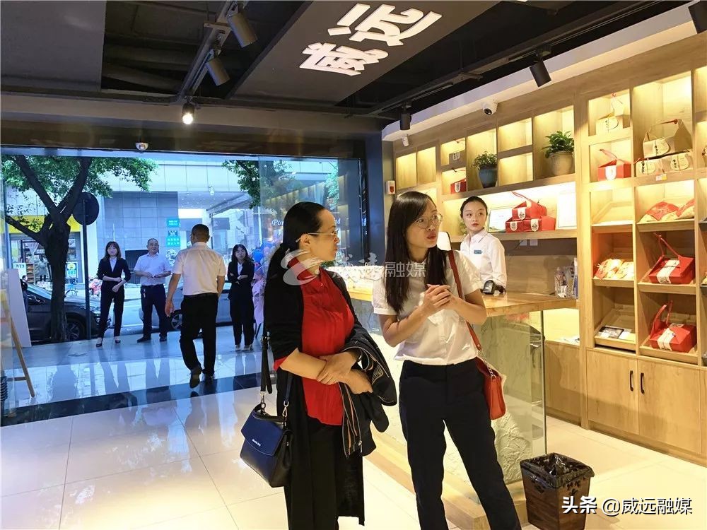 成都吃货又一打卡地！“甜城味·威远特产店”开到成都春熙路旁边啦