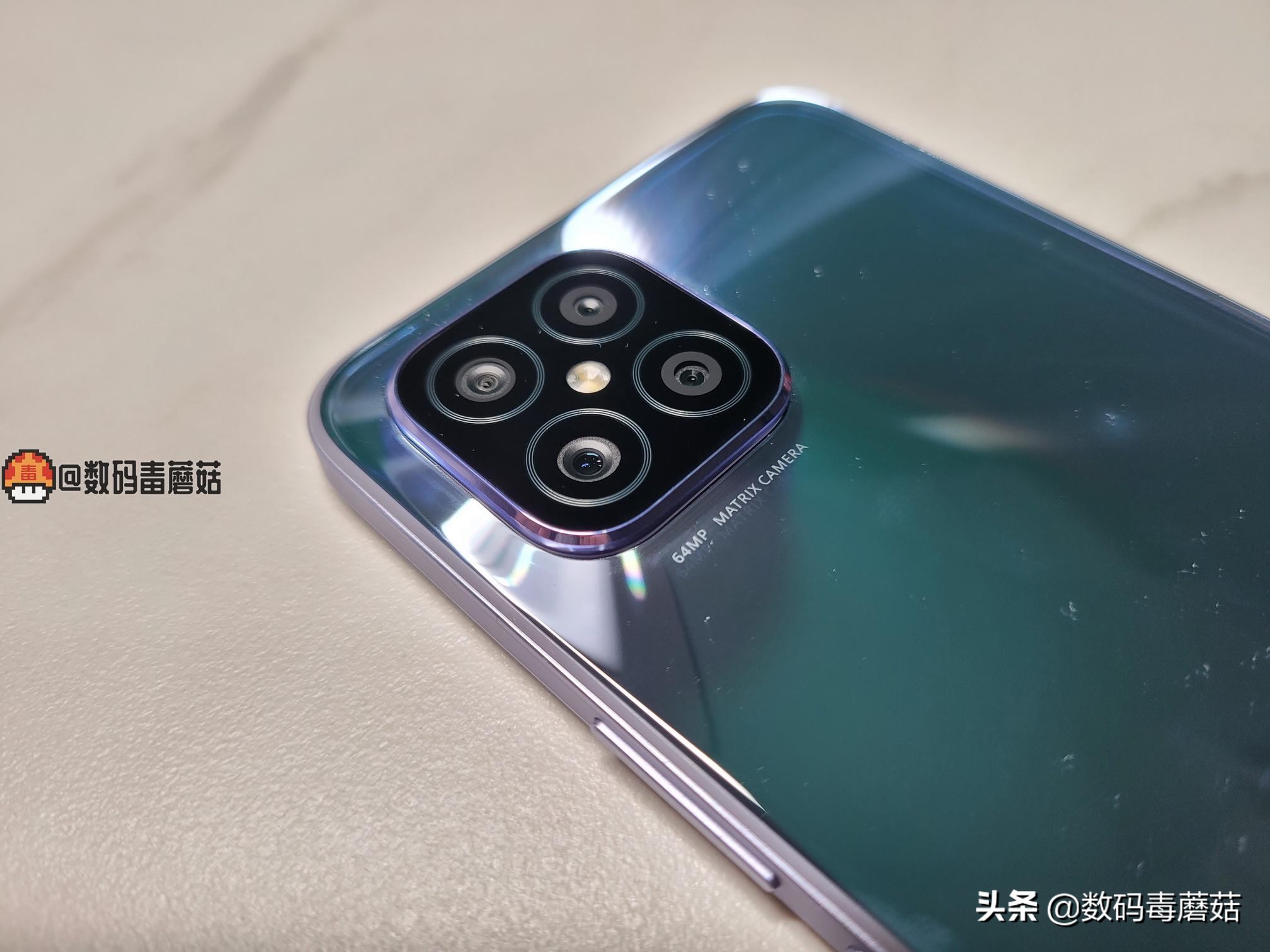 荣耀play5防水测试,轻薄便携式无线充电