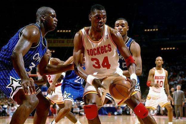 公牛王朝最惧怕的中锋奥拉朱旺,公牛队史最强中锋