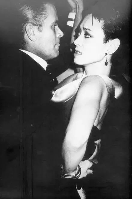 她取了个中国名字，从此纵横西方名流艺术圈30年