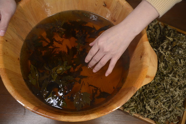 骨质增生与风湿能用艾叶泡脚吗,艾叶花椒生姜红花泡脚治风湿不