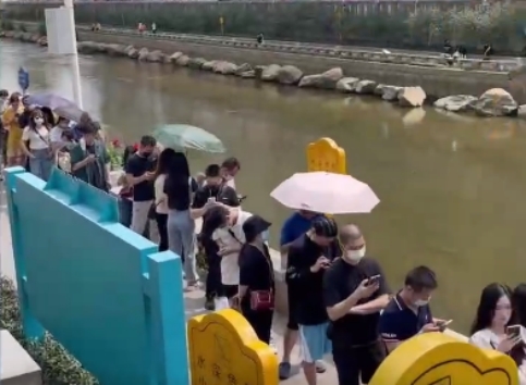 深圳茶颜悦色现在还用排队吗,深圳茶颜悦色排队4万号