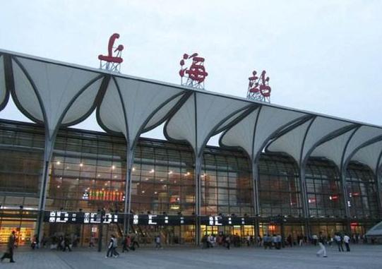 34岁湖南女子，为替丈夫还债辞去教师工作，独闯上海4年赚80万