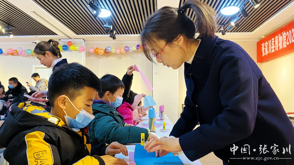 “我和*物文**贺新年”—张家川县博物馆开展2021年元旦贺卡制作社教活动