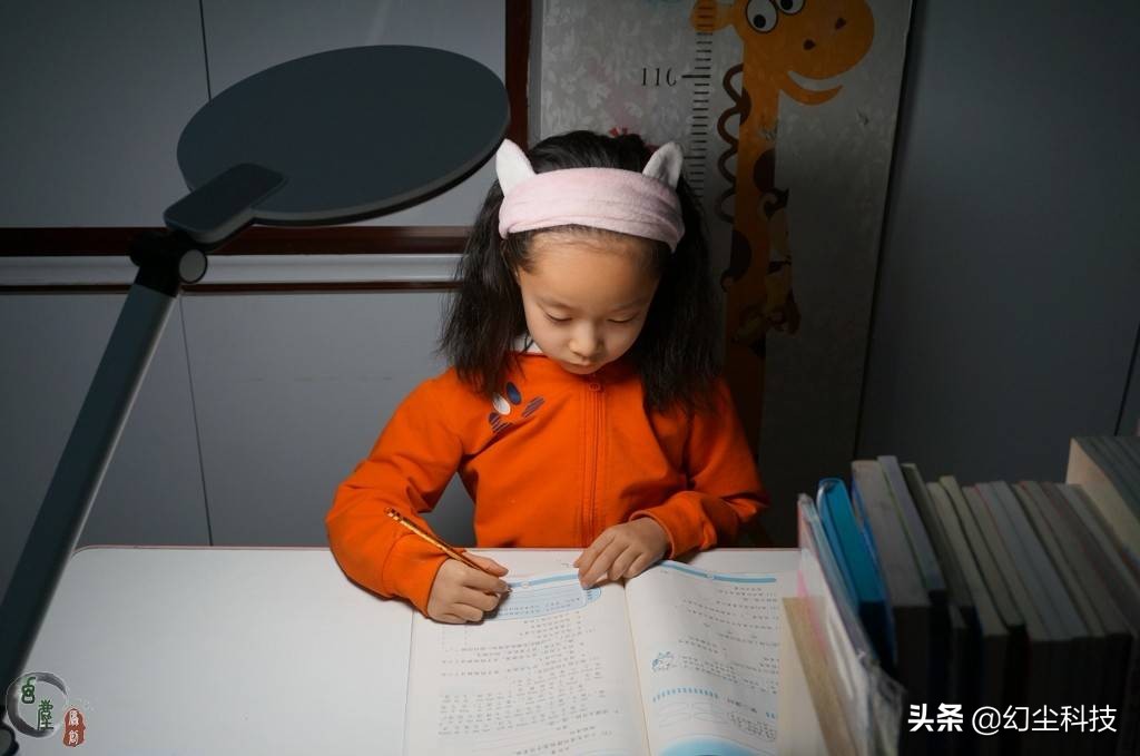 小米lite台灯和华为智选2i,小米充电台灯哪款值得入手