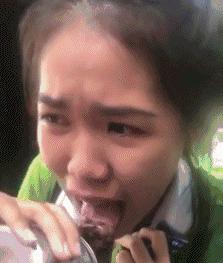 童年囧事：吃冰棍舌头被“黏住”了，这是怎么回事？