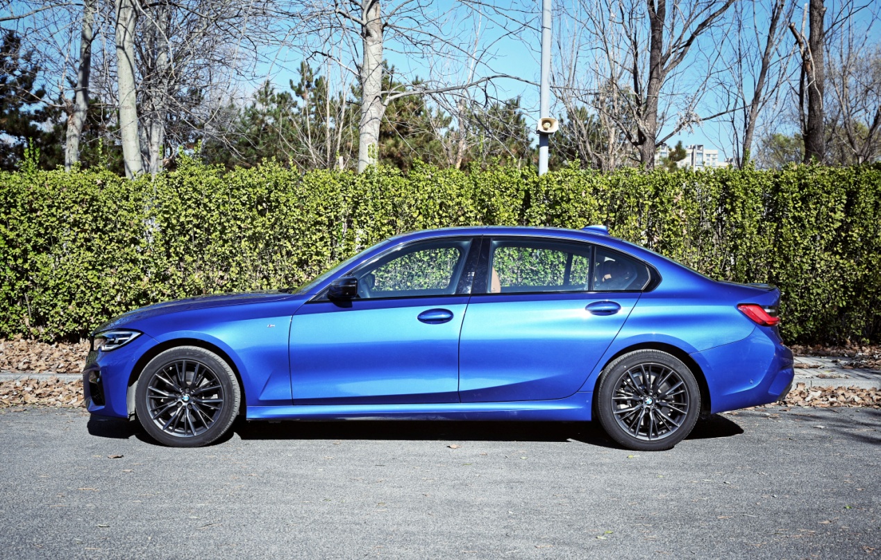 万变不离其宗试驾宝马330lixdrive,宝马330ixdrive曜夜m运动版试驾