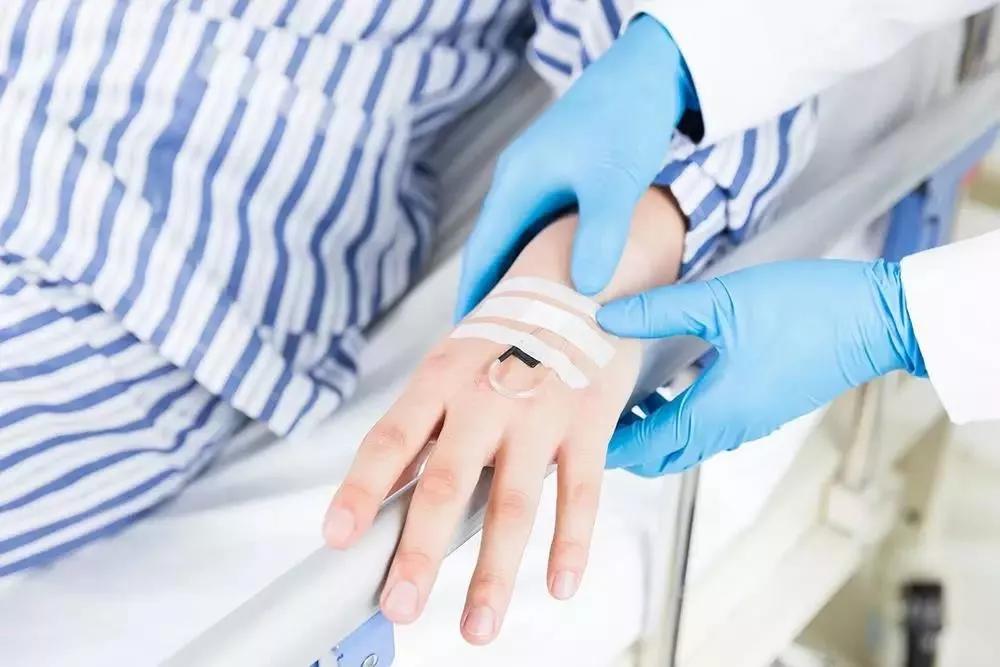 小孩输液管里有虫状物,孩子输液管有虫子后续