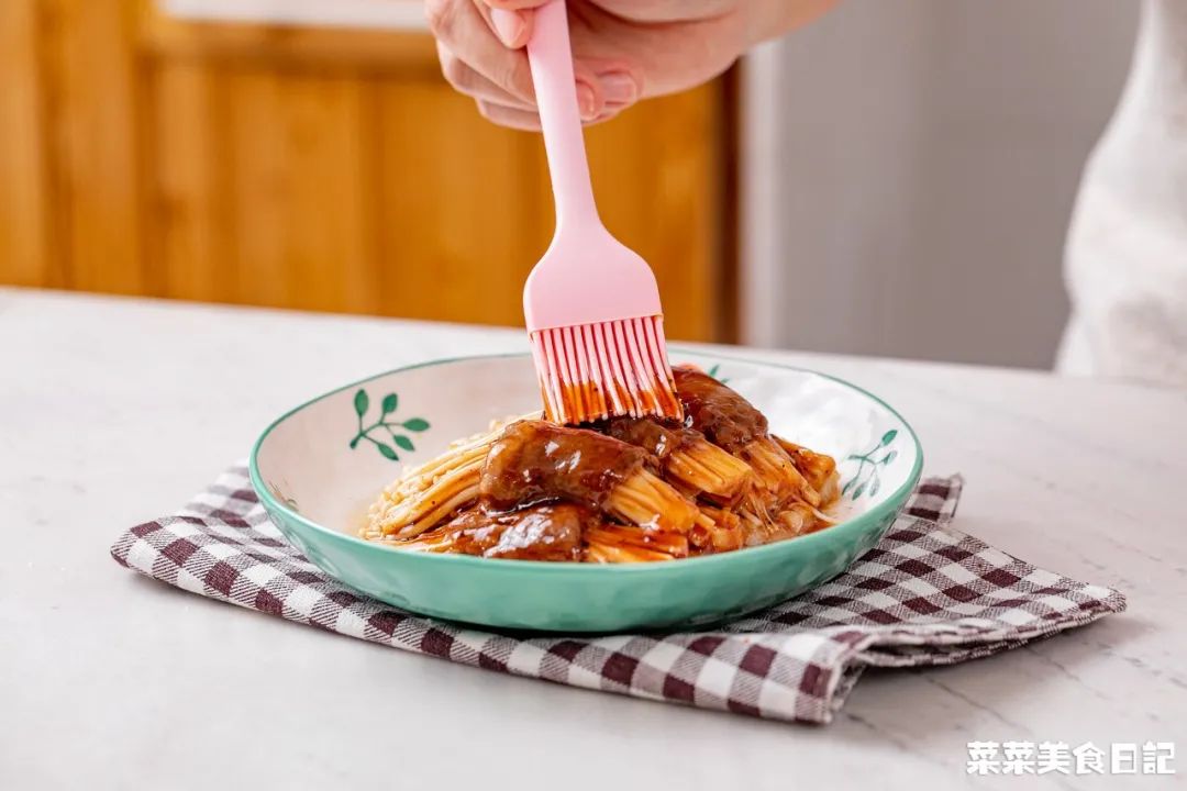 上班族午饭微波炉加热,微波炉解决一日三餐