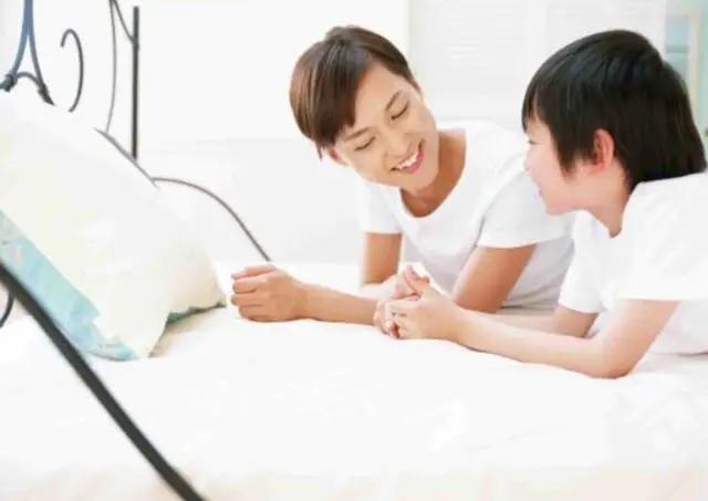 妈妈,同桌总是摸我,妈妈机智的回答,挽救了女儿的一生