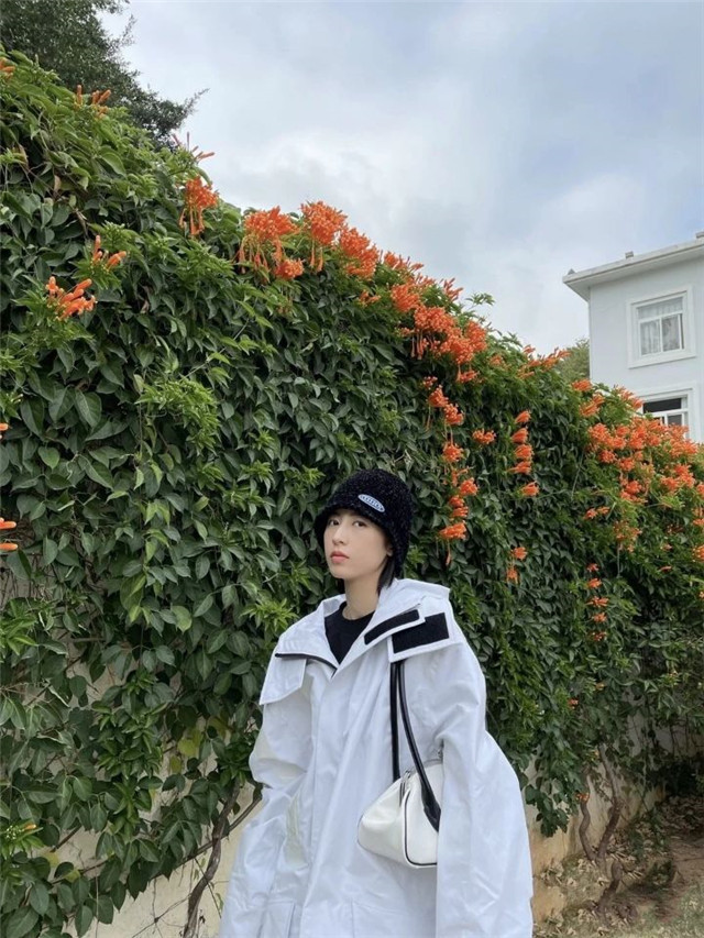 肩宽的女生应该穿什么类型的衣服,肩宽的女生选礼服