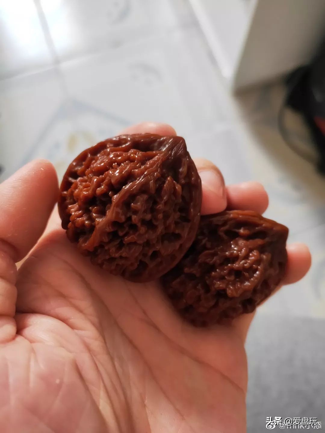 文玩核桃盘多久才会玉化,用手盘的核桃怎么玉化