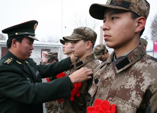 新兵逃跑被纠察队抓住了,新兵逃兵被抓回来