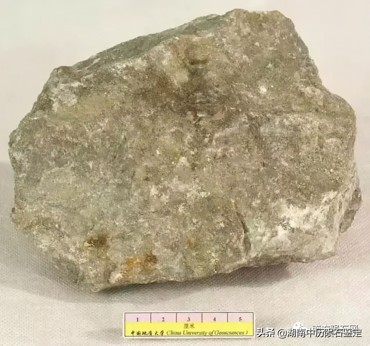 月球陨石与地球矿石的区别,月球陨石和矿石有什么区别