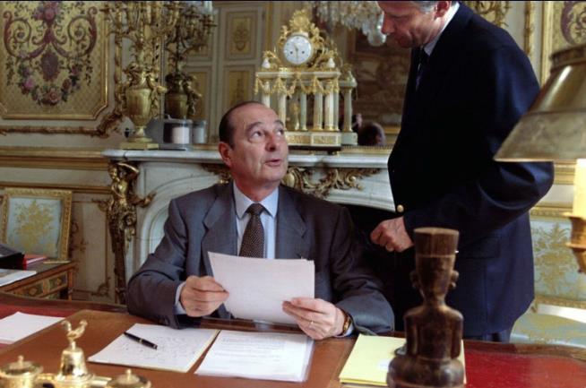 世界领导人办公室内景:普京各种现代化设备,特朗普只有两部电话