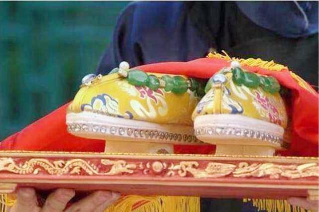 浙江省长打喷嚏绷断皮带,*镕基朱**大笑:你这个是报应