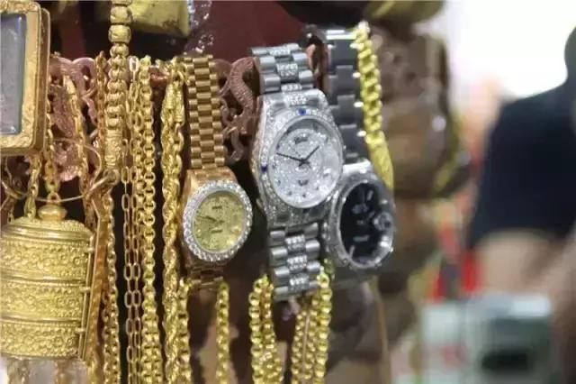 泰国女孩沉迷挨揍，揍得越狠越漂亮