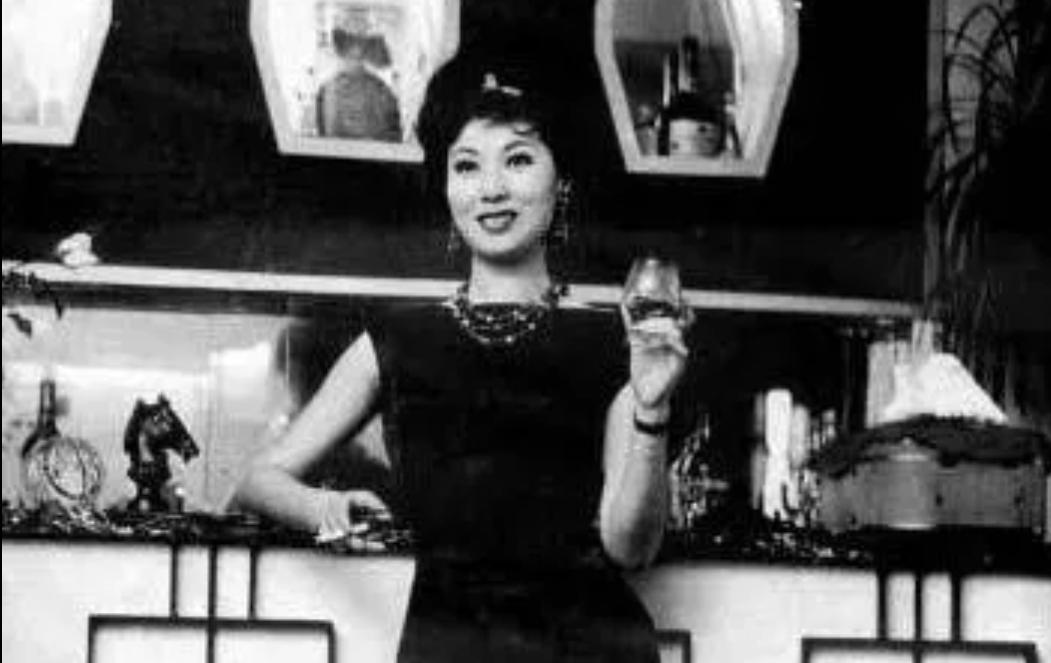 洪金宝现状怎样,抛弃原配突然娶女徒弟