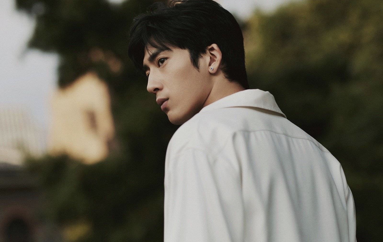 井柏然:单亲家庭长大的他,如今凭什么混的风生水起