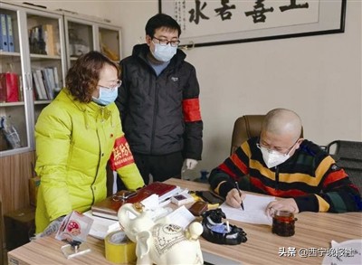 今天，让我们把镜头对准社区小巷总理