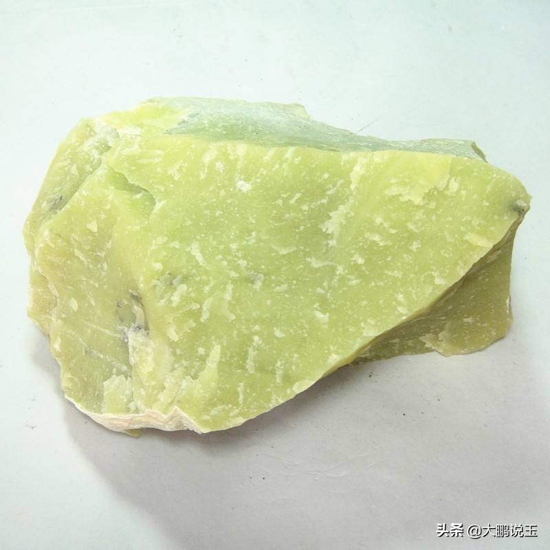 非专业人士怎样区分岫玉和和田玉,岫玉和和田玉的区别价格哪个更高