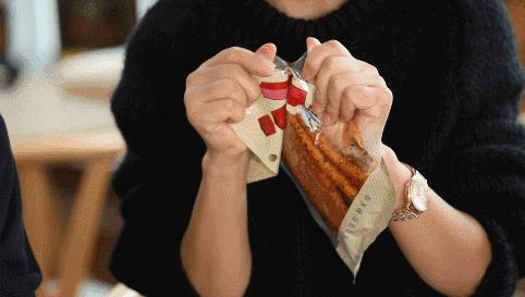 四川11岁女孩爱吃辣条,11岁小姑娘吃辣条导致死亡