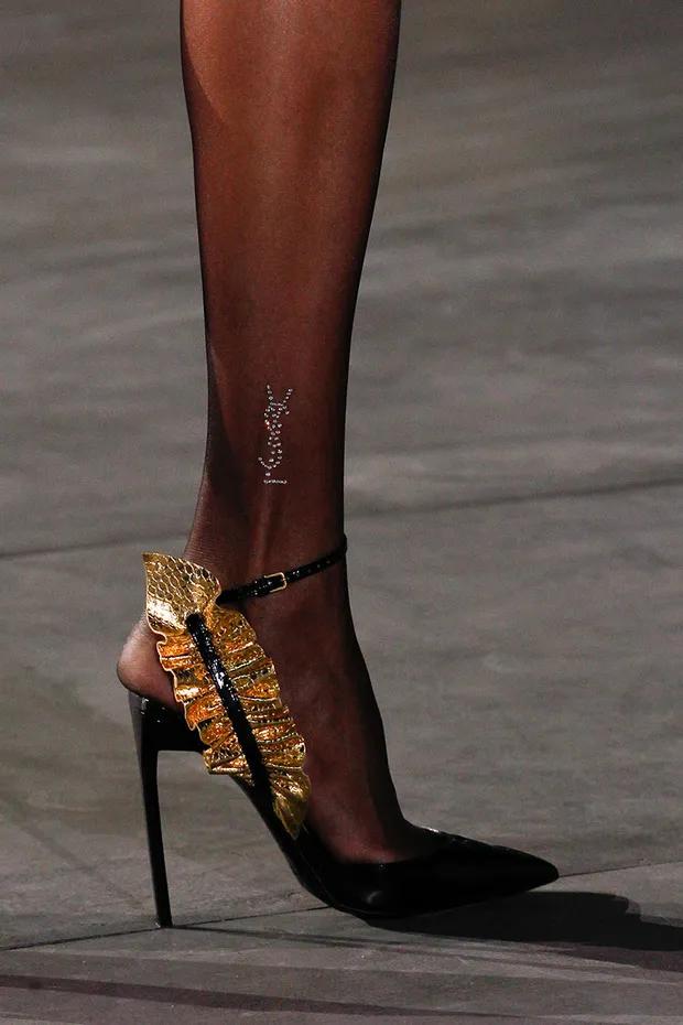 冬天如何穿黑丝，性感、不俗还保暖的那种？